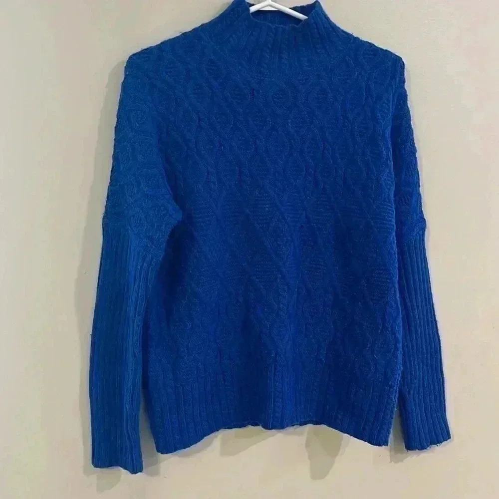 [S]Tahari Blue  Mock Neck Cable Knit Pull Over Ribbed Sweater